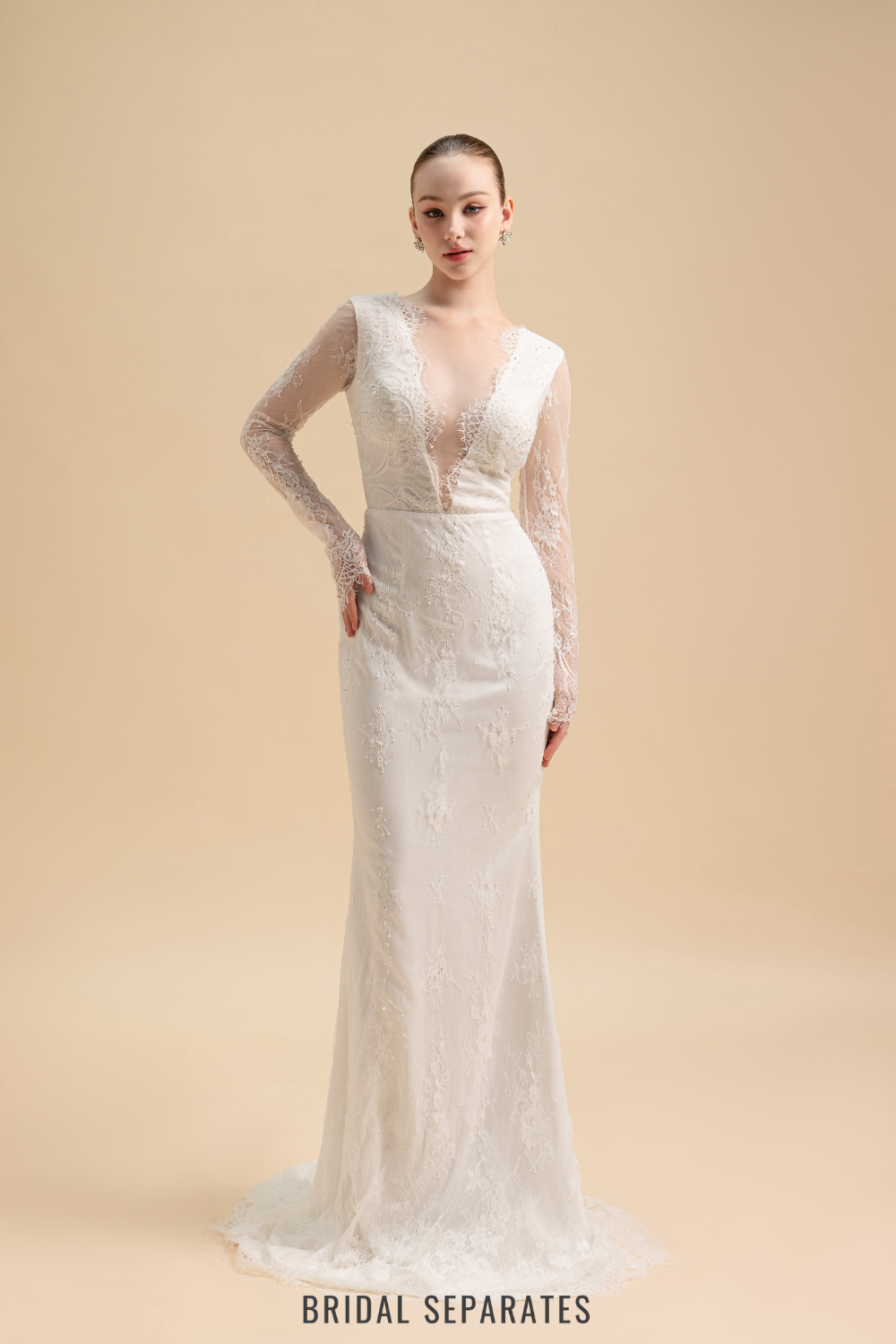 Chantilly Lace Wedding Dress / "Venas"