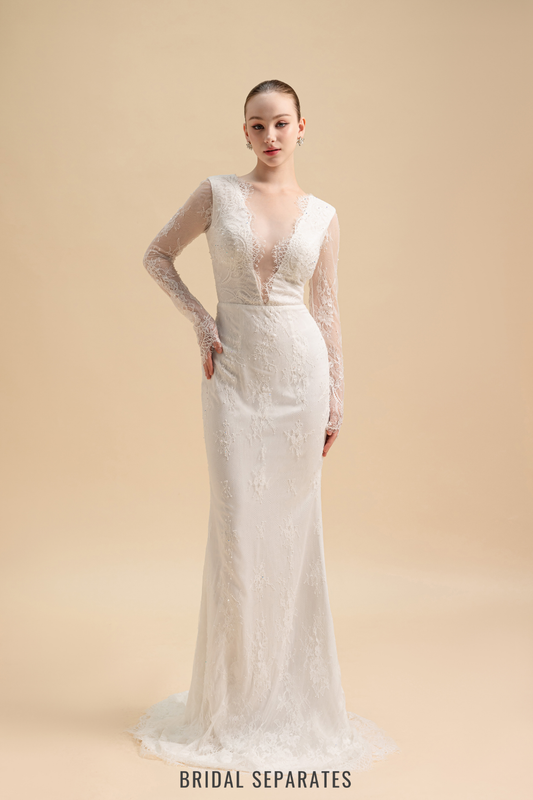 Chantilly Lace Wedding Dress / "Venas"