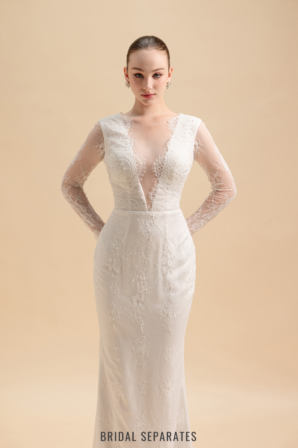 Chantilly Lace Wedding Dress / "Venas"