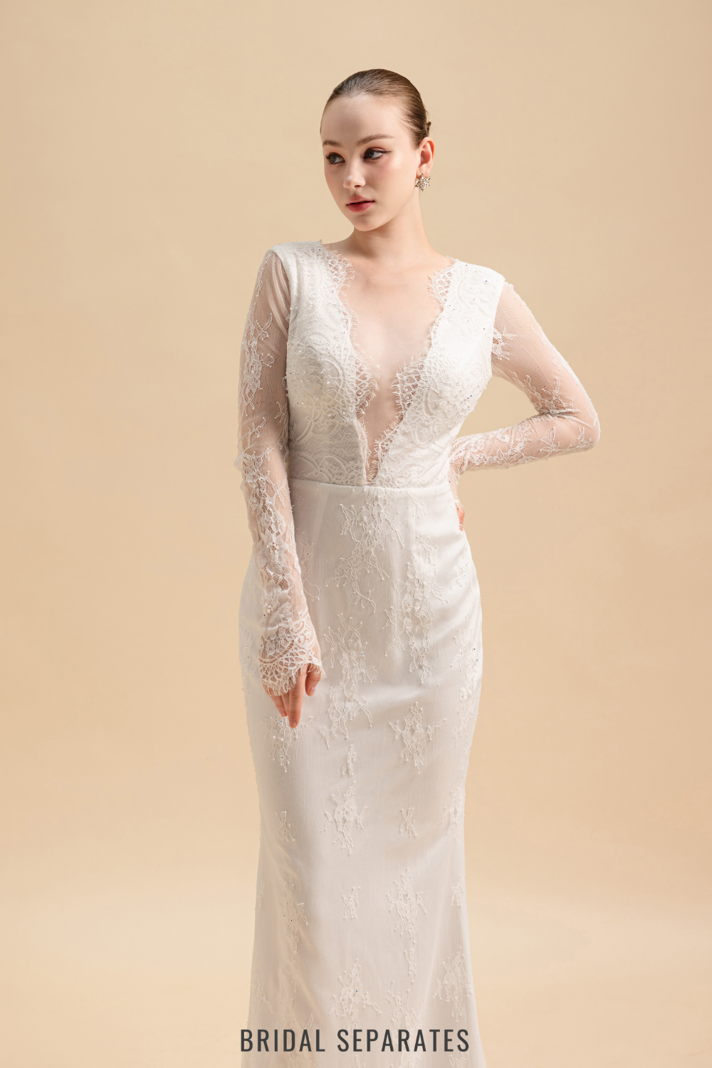 Chantilly Lace Wedding Dress / "Venas"