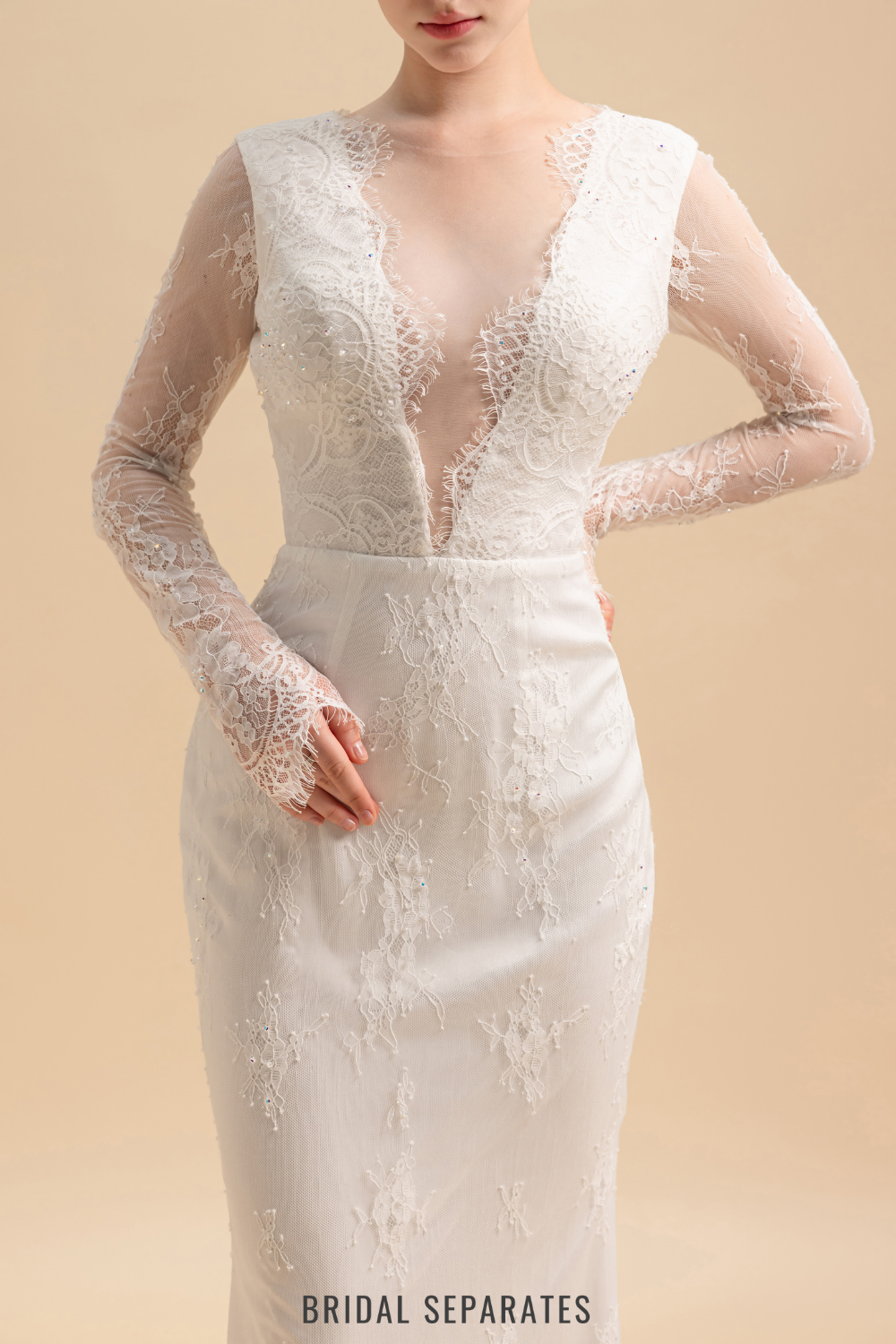 Chantilly Lace Wedding Dress / "Venas"