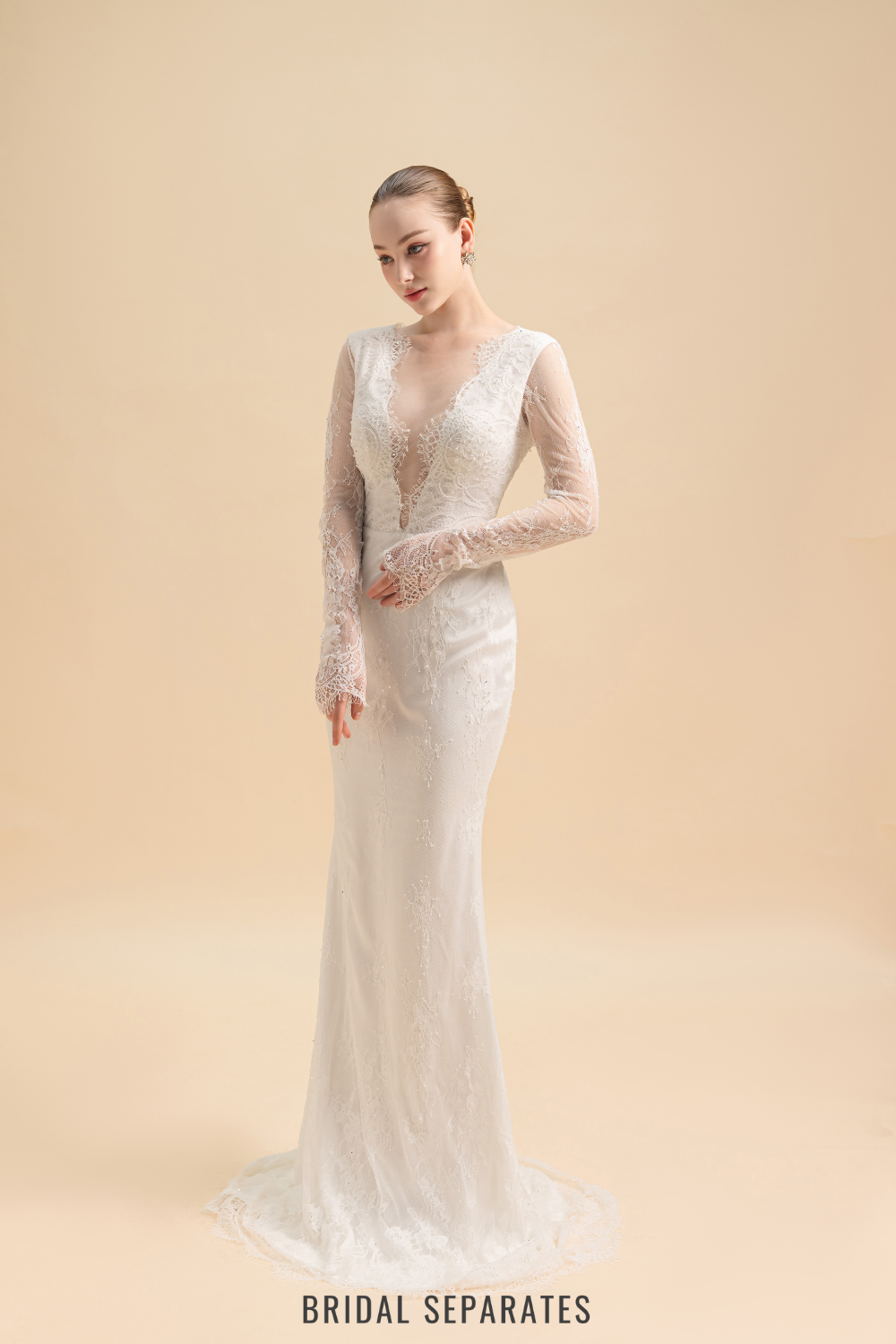 Chantilly Lace Wedding Dress / "Venas"