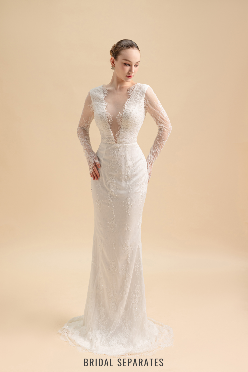 Chantilly Lace Wedding Dress / "Venas"