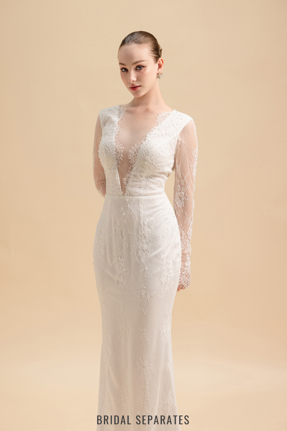 Chantilly Lace Wedding Dress / "Venas"