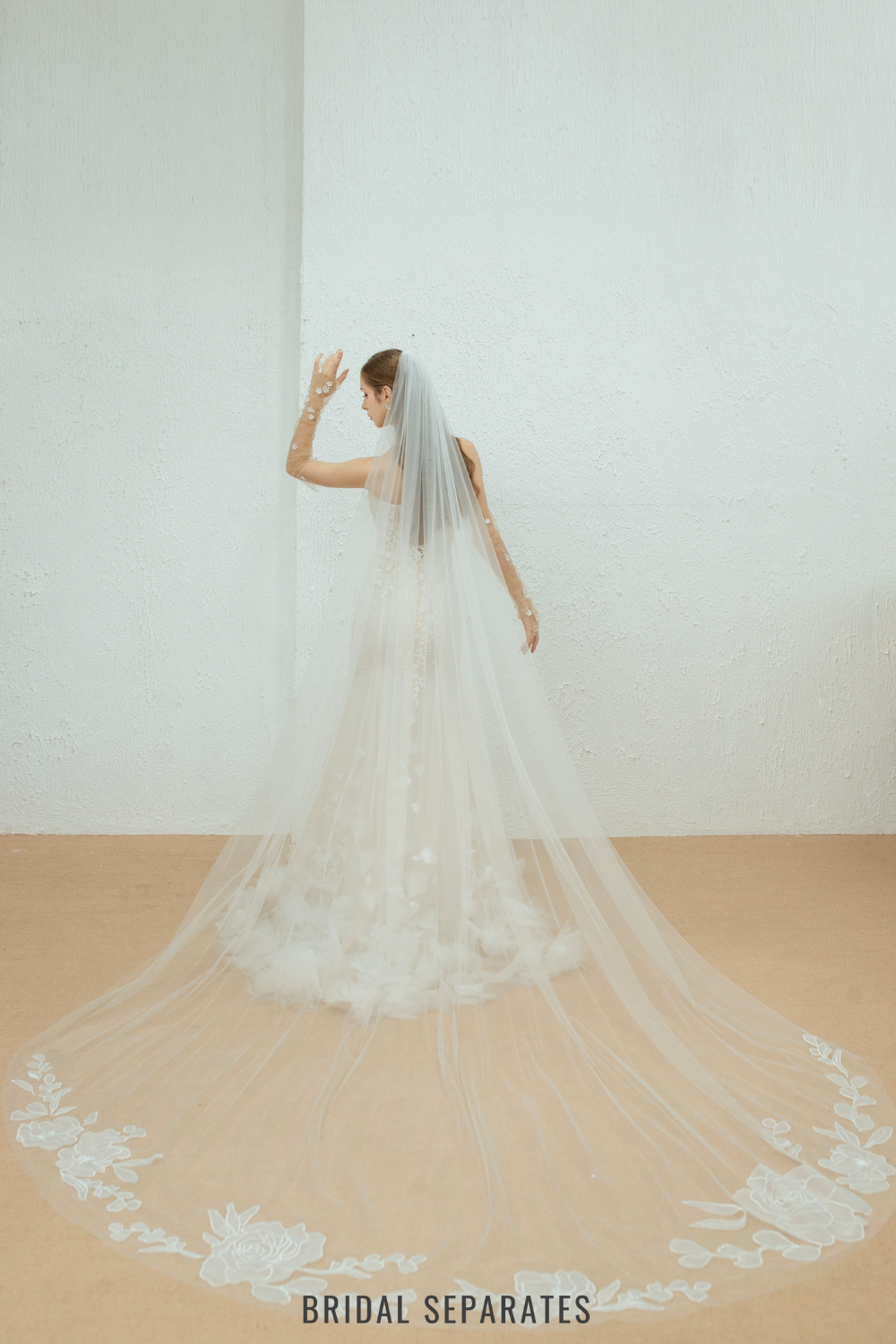 Cathedral Floral Lace Veil / "Majori"