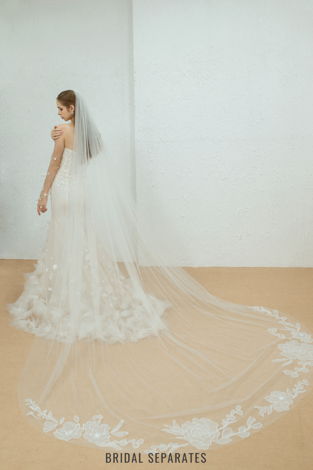 Cathedral Floral Lace Veil / "Majori"