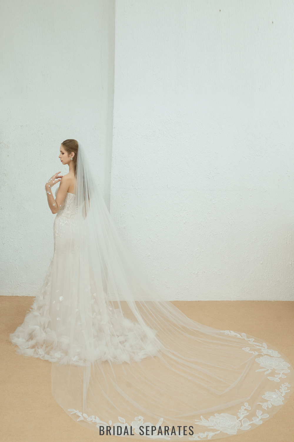 Cathedral Floral Lace Veil / "Majori"